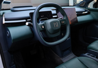 Подержанный автомобиль Zeekr X 2023 года (15 фото)