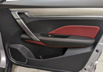 Подержанный автомобиль Geely Coolray 2023 года (19 фото)