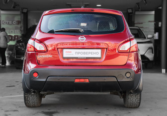 Подержанный автомобиль Nissan Qashqai 2013 года (6 фото)