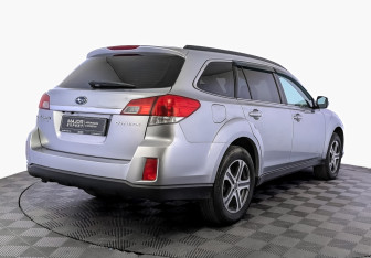 Подержанный автомобиль Subaru Outback Wagon 2011 года (5 фото)