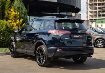 Подержанный автомобиль Toyota RAV4 2019 года (5 фото)