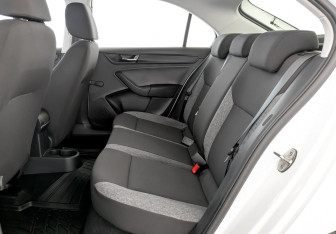 Подержанный автомобиль Skoda Rapid Liftback 2021 года (12 фото)