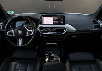 Подержанный автомобиль BMW X3 2023 года (14 фото)