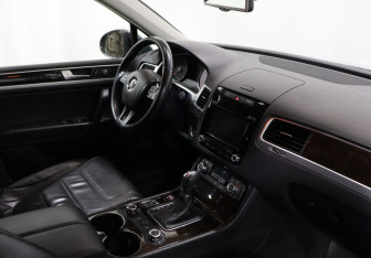 Подержанный автомобиль Volkswagen Touareg 2013 года (10 фото)