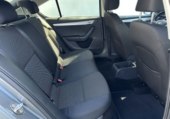 Подержанный автомобиль Skoda Octavia Liftback 2013 года (14 фото)