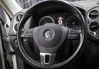 Подержанный автомобиль Volkswagen Tiguan 2016 года (17 фото)