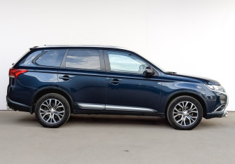 Подержанный автомобиль Mitsubishi Outlander 2016 года (4 фото)