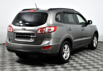 Подержанный автомобиль Hyundai Santa Fe 2012 года (3 фото)