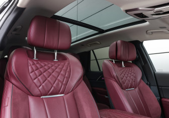 Подержанный автомобиль Hongqi E-HS9 2020 года (12 фото)