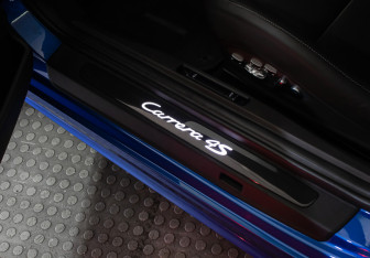 Подержанный автомобиль Porsche 911 Coupe 2018 года (27 фото)