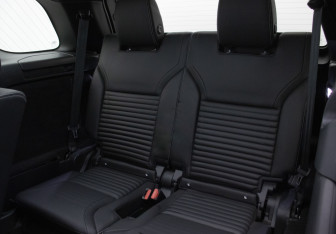 Подержанный автомобиль Land Rover Discovery 2021 года (12 фото)