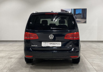 Подержанный автомобиль Volkswagen Touran 2013 года (6 фото)