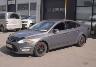 Подержанный автомобиль Ford Mondeo Sedan 2011 года (1 фото)