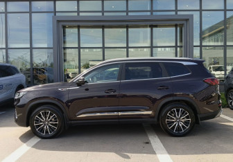 Подержанный автомобиль Chery Tiggo 8 Pro 2023 года (8 фото)