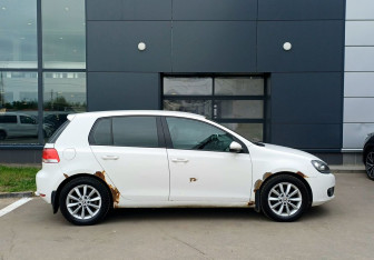 Подержанный автомобиль Volkswagen Golf Hatchback 2011 года (4 фото)