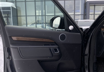 Подержанный автомобиль Land Rover Discovery 2017 года (21 фото)