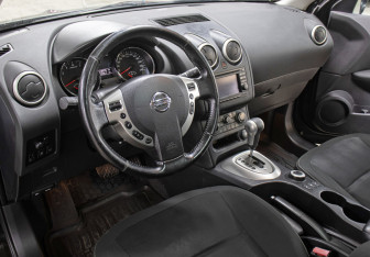 Подержанный автомобиль Nissan Qashqai+2 2011 года (16 фото)