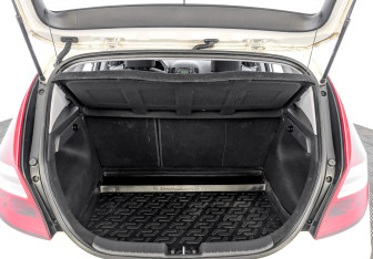 Подержанный автомобиль Hyundai i30 Hatchback 2011 года (10 фото)