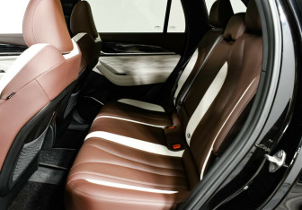 Подержанный автомобиль Geely Monjaro 2023 года (16 фото)