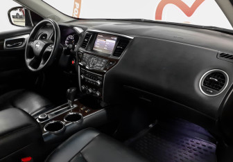 Подержанный автомобиль Nissan Pathfinder 2014 года (9 фото)