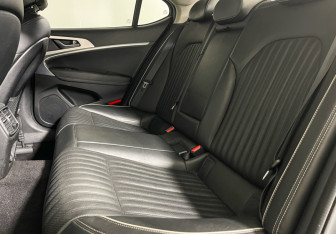 Подержанный автомобиль Genesis G70 2020 года (10 фото)