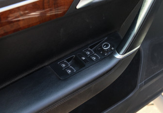 Подержанный автомобиль Volkswagen Passat Sedan 2011 года (14 фото)