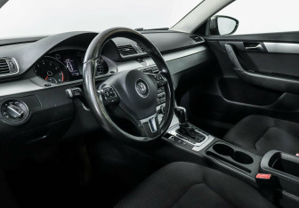 Подержанный автомобиль Volkswagen Passat Sedan 2012 года (7 фото)