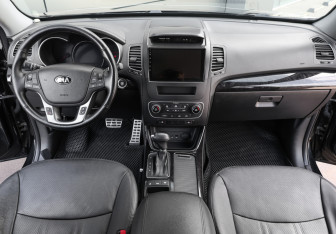 Подержанный автомобиль Kia Sorento 2014 года (13 фото)