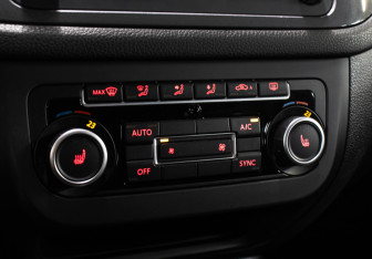 Подержанный автомобиль Volkswagen Tiguan 2012 года (18 фото)