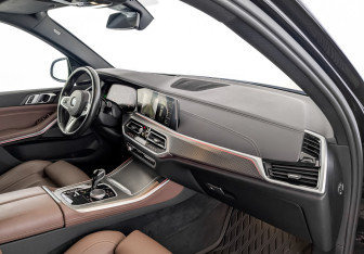 Подержанный автомобиль BMW X5 2021 года (11 фото)