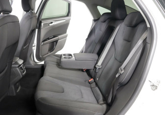 Подержанный автомобиль Ford Mondeo Sedan 2017 года (12 фото)