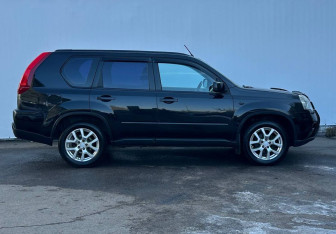 Подержанный автомобиль Nissan X-Trail 2011 года (4 фото)