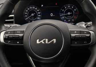 Подержанный автомобиль Kia K5 2024 года (15 фото)