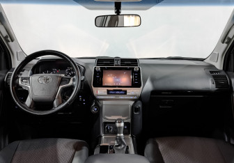 Подержанный автомобиль Toyota Land Cruiser Prado 2019 года (14 фото)