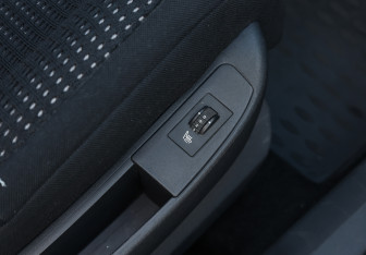 Подержанный автомобиль Citroen C4 Hatchback 2008 года (13 фото)