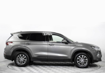 Подержанный автомобиль Hyundai Santa Fe 2019 года (4 фото)
