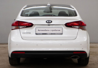 Подержанный автомобиль Kia Cerato Sedan 2018 года (7 фото)