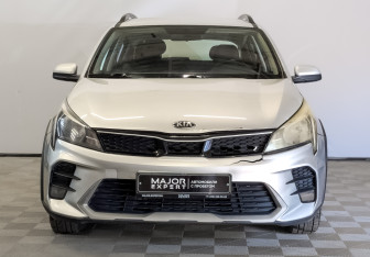 Подержанный автомобиль Kia Rio Hatchback 2021 года (2 фото)
