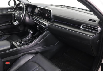 Подержанный автомобиль Kia K5 2020 года (10 фото)