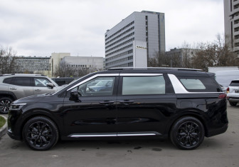 Подержанный автомобиль Kia Carnival 2021 года (8 фото)