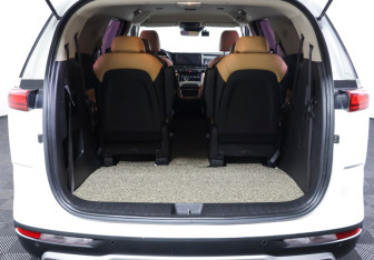 Подержанный автомобиль Kia Carnival 2021 года (9 фото)