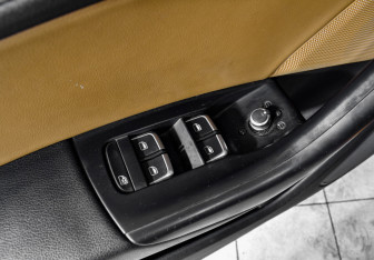 Подержанный автомобиль Audi Q3 2013 года (16 фото)