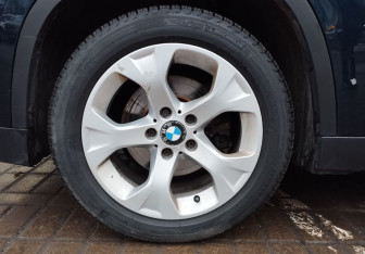 Подержанный автомобиль BMW X1 2012 года (13 фото)