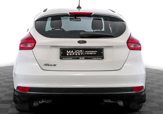 Подержанный автомобиль Ford Focus Hatchback 2018 года (6 фото)