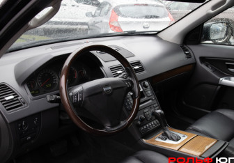 Подержанный автомобиль Volvo XC90 2005 года (10 фото)