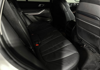 Подержанный автомобиль BMW X5 2020 года (13 фото)