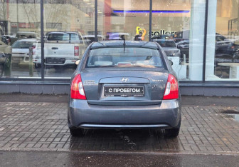 Подержанный автомобиль Hyundai Verna Sedan 2008 года (7 фото)