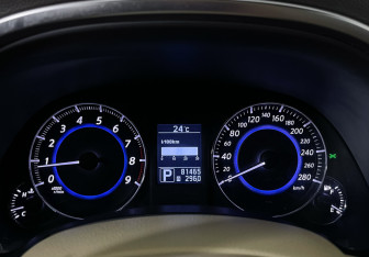 Подержанный автомобиль Infiniti QX70 2014 года (11 фото)