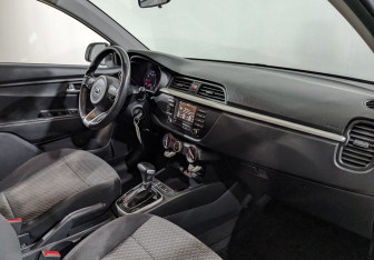 Подержанный автомобиль Kia Rio Sedan 2020 года (12 фото)