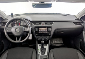 Подержанный автомобиль Skoda Octavia Liftback 2018 года (14 фото)